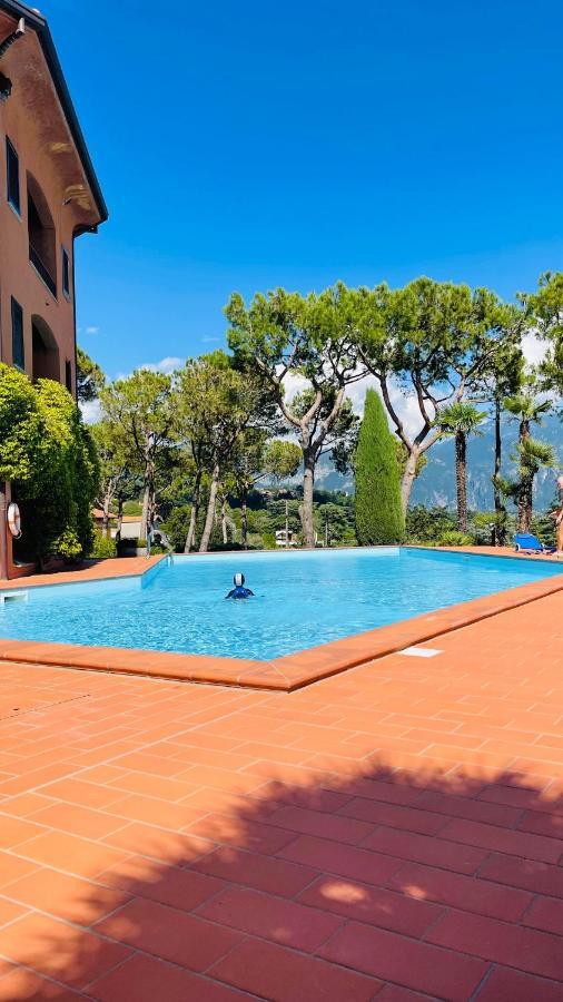 Lake View, Swimming Pool, Tennis Court And Private Parking Mezzegra Luaran gambar